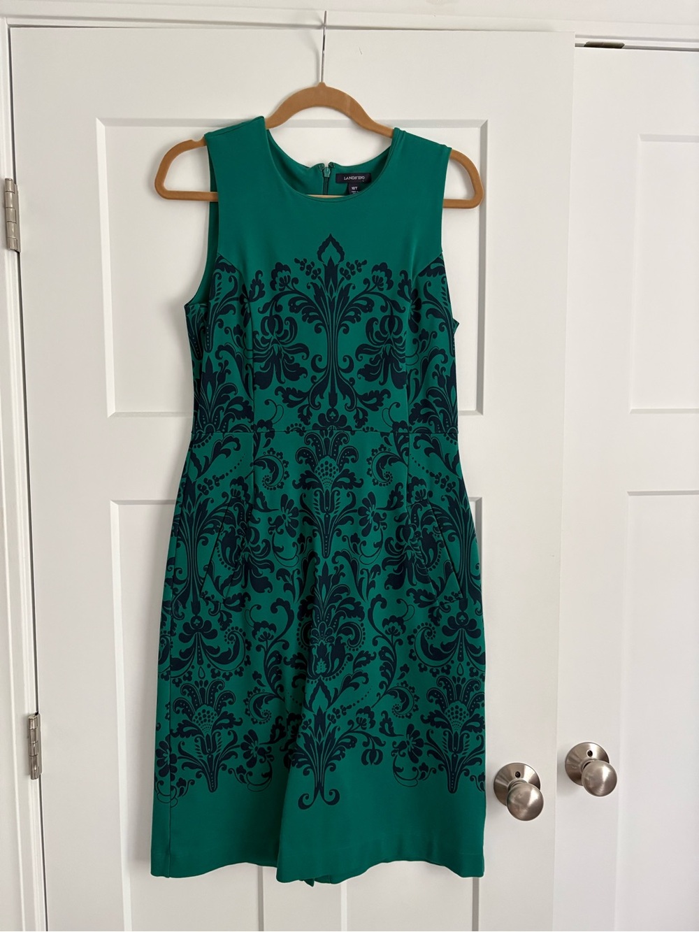 Lands End classic sheath dress with pockets. Size 10T. Jade/Green and Navy.